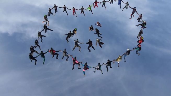 Kunst im freien Fall: Skydiver riskieren alles