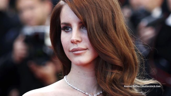 Star in Karaoke-Bar: Lana Del Rey performt mit Fans