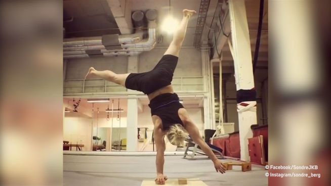 Handstand auf Slackline: Student ist Extremsportler