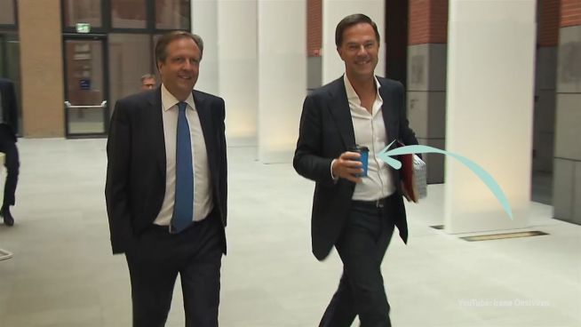 Mark Rutte: Wenn ein Politiker seinen Kaffee verschüttet