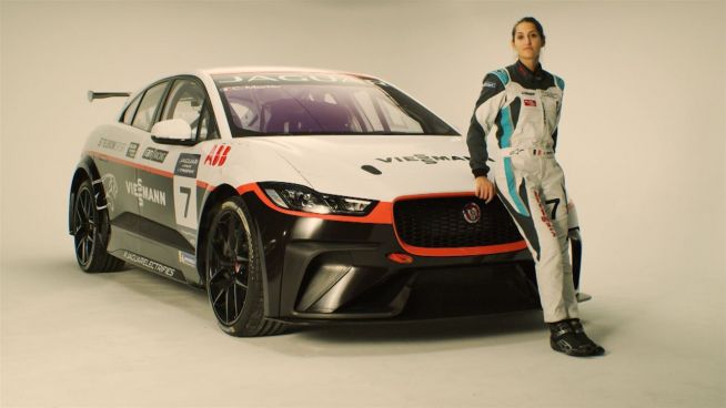 Célia Martin will als Rennfahrerin in der I-Pace eTrophy durchstarten