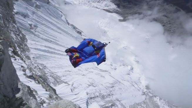 Alle sieben: Basejumper wagt höchste Sprünge der Welt